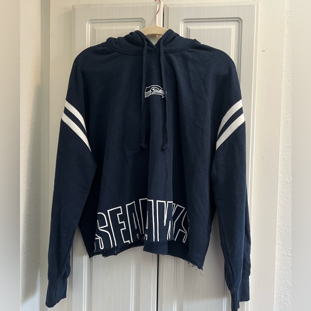 AE x TAILGATE CROPPED SEAHAWKS SWEATSHIRT